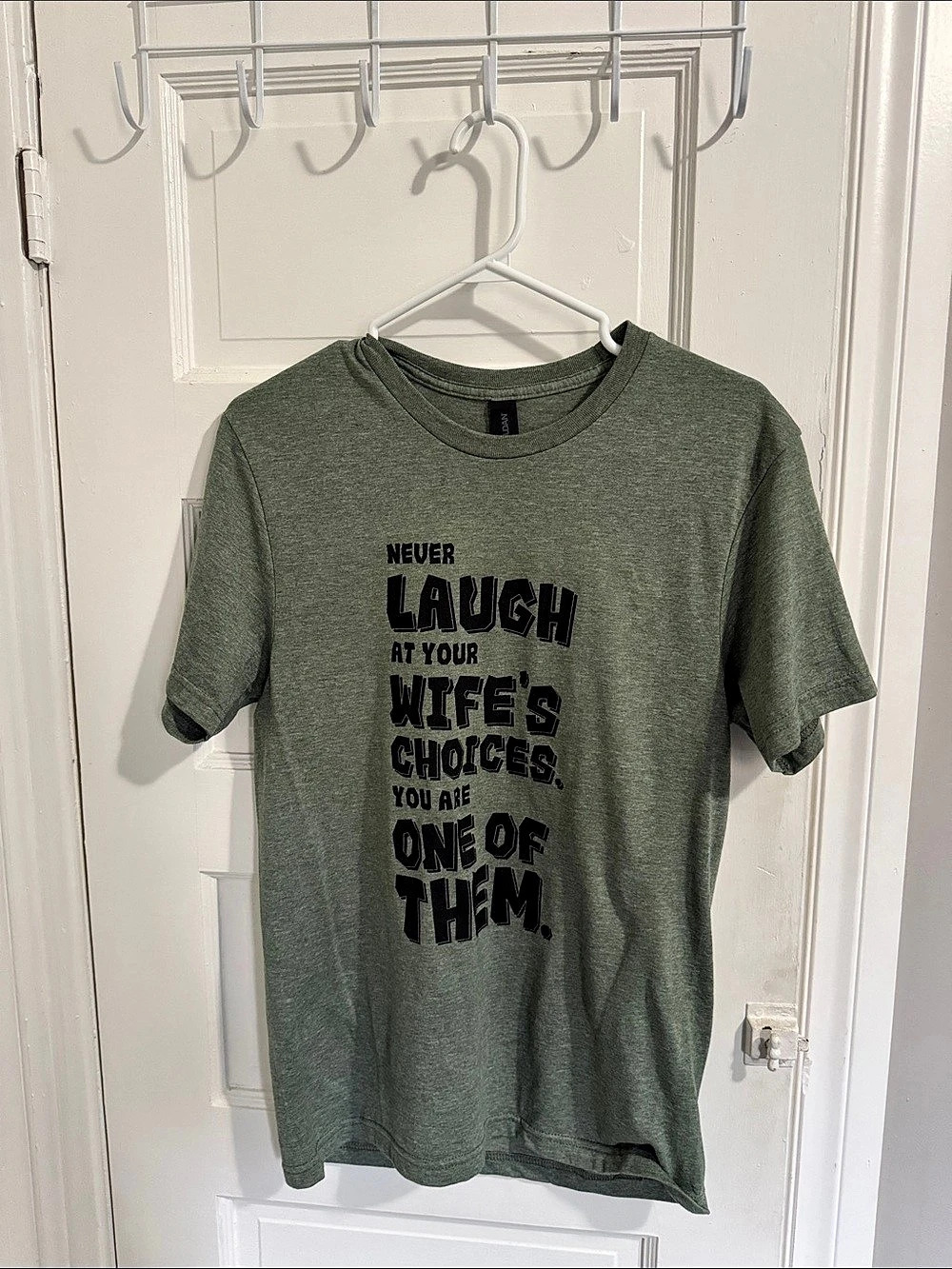 Gildan Graphic Tee Olive Size Small Like New